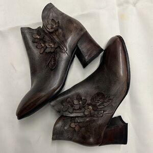 L'Artiste by Spring Step Loralie women's ankle boots in the charcoal  37/6.5